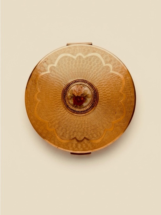 Stratton Other - Vintage Gold Stratton Powder Setting Compact
Collectible item